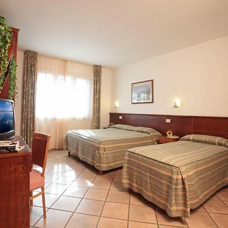 Tris Hotel